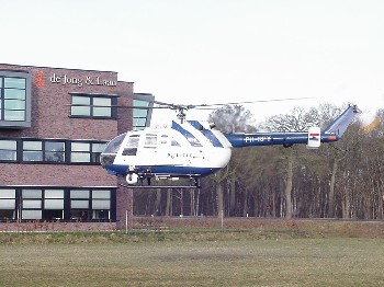 Helikopter ingezet bij inhaalcontrole politie aanrijding 