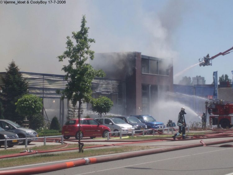 Zeer grote brand in Rijssen politie brandweer 