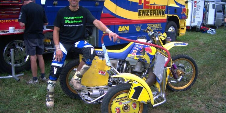 HoltensNieuws.nl Supermotoren in Holten Supermotoren in Holten