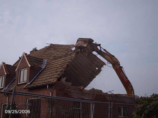 Helft van straatbeeld verdwenen. 