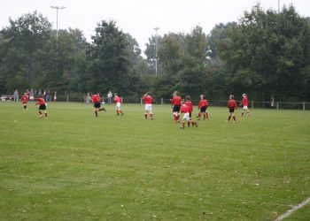 Rood speelt gelijk vvholten 
