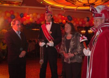 De 11e van de 11e avond fienpreuvers dijkerhoek carnaval bonte paard 
