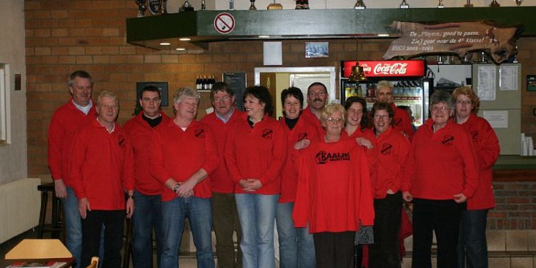 HoltensNieuws.nl Kaayk sponsort kantinepersoneel VV Holten Kaayk sponsort kantinepersoneel VV Holten vvholten