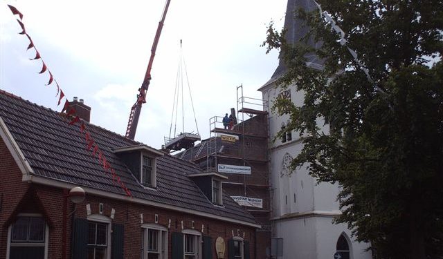 Dakrenovatie kerk begonnen 