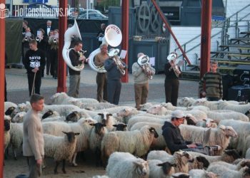 Eene was ter verklèèd as börgemèister snorrewind fienpreuvers dijkerhoek carnaval 