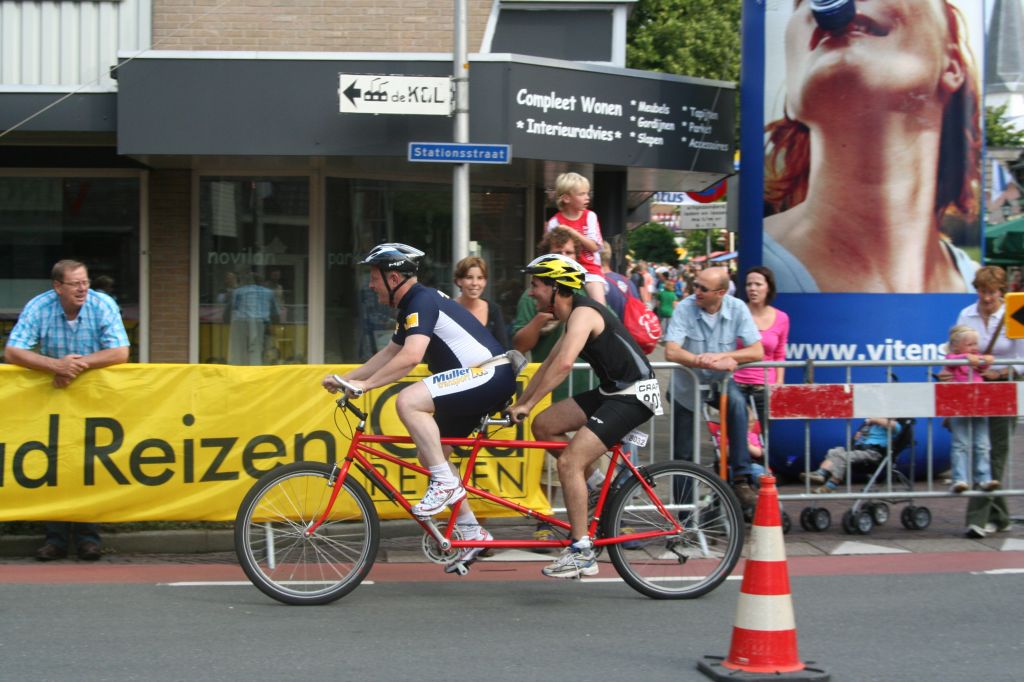 Zipf en Vodickova winnaars Triathlon Holten triathlon smidsbelt 