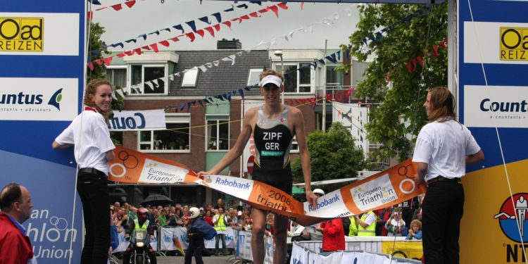 Zipf en Vodickova winnaars Triathlon Holten triathlon smidsbelt 
