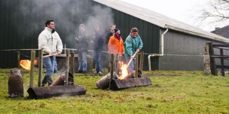 Open Holtens kampioenschap Carbid schieten gemeente fienpreuvers carnaval 