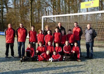Rood speelt gelijk vvholten 