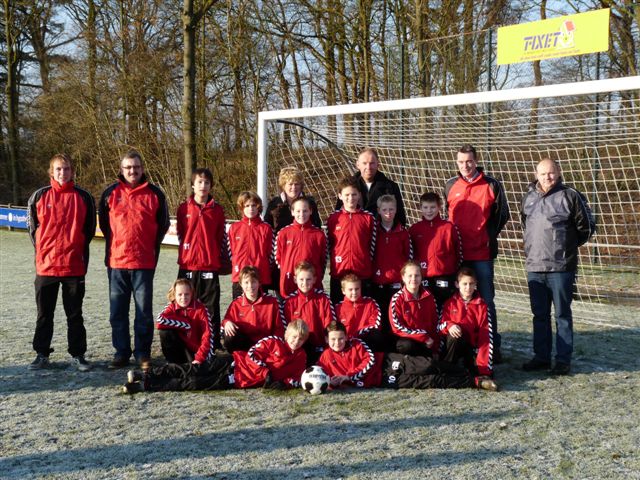 Palazzo Oost BV sponsort trainingspakken VV Holten D1 vvholten 