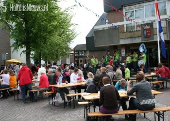 MAC de Holterberg overhandigt cheque aan Oudheidkamer oudheidkamer mac 