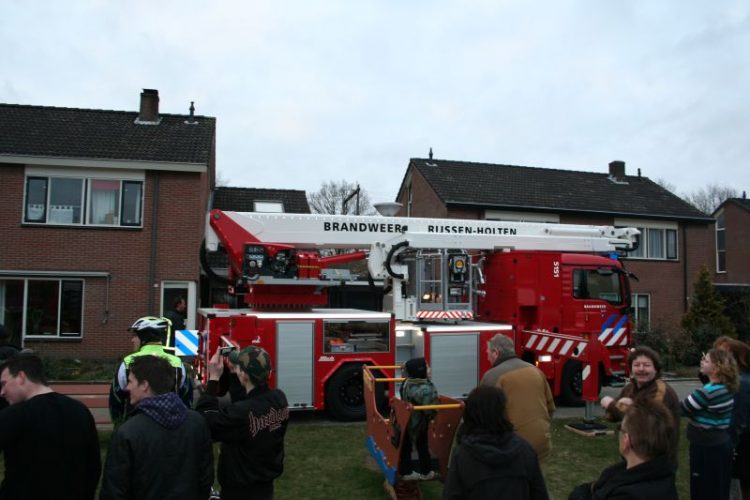 Hoogwerker officieel overgedragen brandweer 