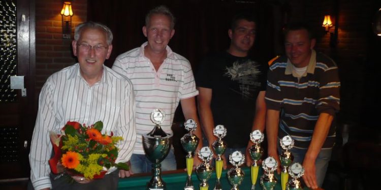 HoltensNieuws.nl Gert Tuitert winnaar Holtens kampioenschap biljarten 2009 Gert Tuitert winnaar Holtens kampioenschap biljarten 2009