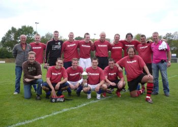 Rood speelt gelijk vvholten 