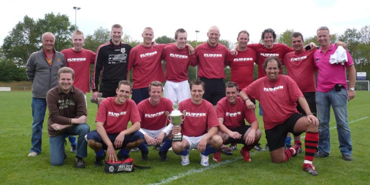 HoltensNieuws.nl Haar Noord wint het Stratenvoetbaltoernooi 2009 Haar Noord wint het Stratenvoetbaltoernooi 2009 vvholten