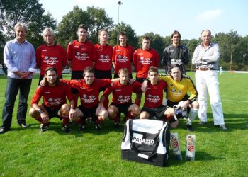 Rood speelt gelijk vvholten 