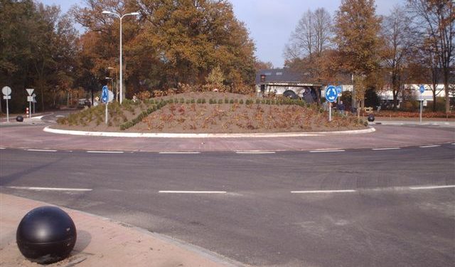 Rotonde Larenseweg De Liezen geopend 