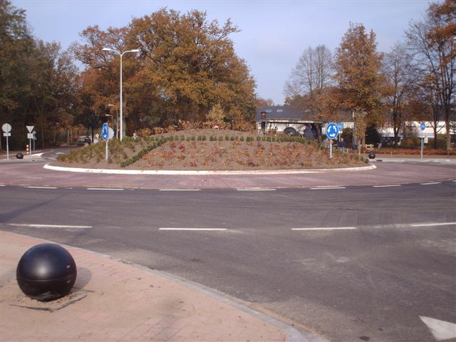 Rotonde Larenseweg De Liezen geopend 