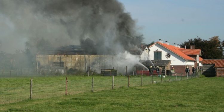 Grote brand aan Sangeldijk brandweer 