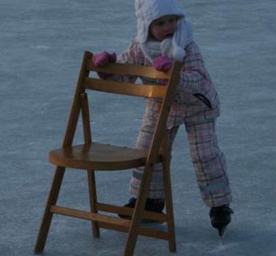 HoltensNieuws.nl In december op de schaats in centrum Holten In december op de schaats in centrum Holten smidsbelt