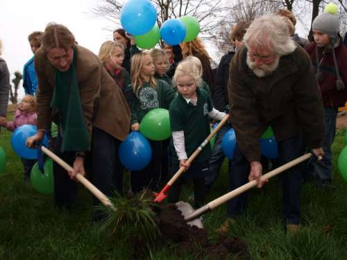 Starthandeling aanleg kunstgrashockeyveld Holten gemeente 