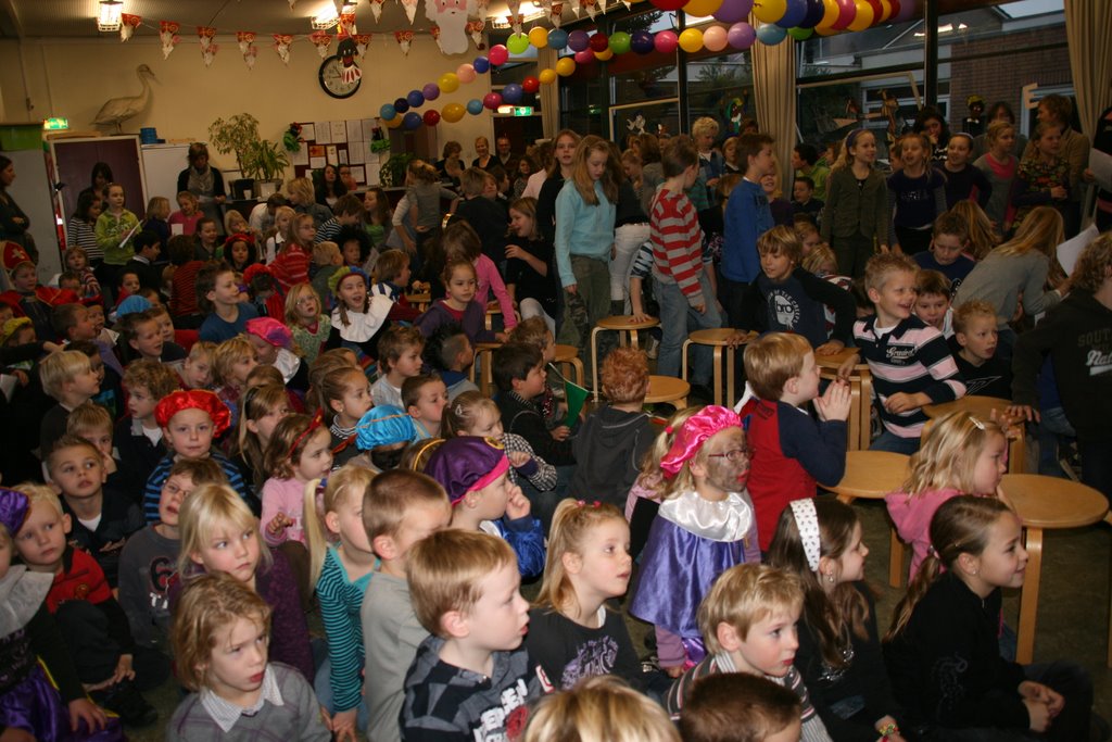 Zwarte Piet verslaapt zich in Bistro de Holterberg haarschool 