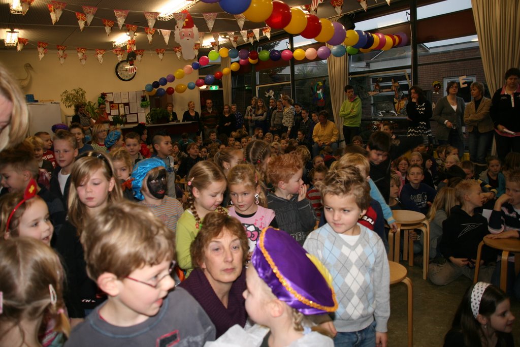 Zwarte Piet verslaapt zich in Bistro de Holterberg haarschool 