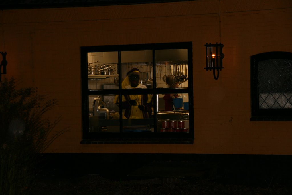 Zwarte Piet verslaapt zich in Bistro de Holterberg haarschool 