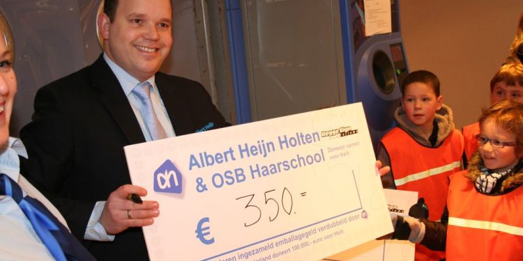 4de klas Haarschool voor Haïti voetbal politie haarschool 