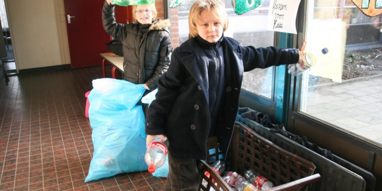 HoltensNieuws.nl Haarschool Lege Flessen Aktie voor Haïti! Haarschool Lege Flessen Aktie voor Haïti! haarschool