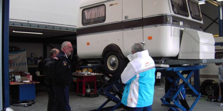 HoltensNieuws.nl Caravankeuring VVN Holten ook dit jaar weer geslaagd   Caravankeuring VVN Holten ook dit jaar weer geslaagd politie