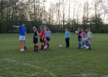 Vakantie in eigen dorp voetbal Keunefeesten 