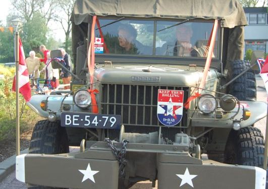 Keep them Rolling in centrum canadese begraafplaats 