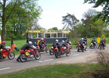 Fietstocht met oldtimers mac 