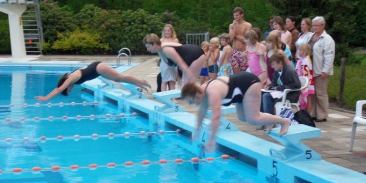 HoltensNieuws.nl 35ste Zwemvierdaagse uitstekend van start! 35ste Zwemvierdaagse uitstekend van start!
