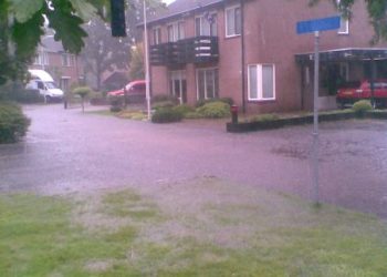 Wateroverlast in Holten, stuur je foto's brandweer 