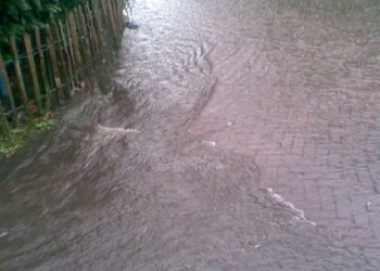 Wateroverlast in Holten, stuur je foto's brandweer 