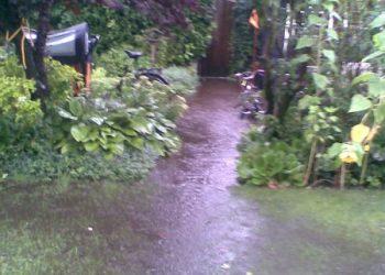 Wateroverlast in Holten, stuur je foto's brandweer 