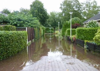 Wateroverlast in Holten, stuur je foto's brandweer 