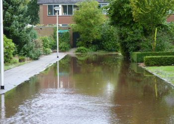 Wateroverlast in Holten, stuur je foto's brandweer 