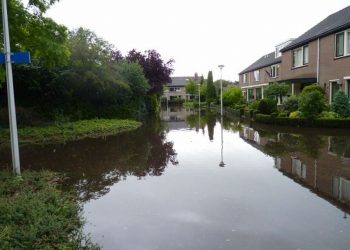 Wateroverlast in Holten, stuur je foto's brandweer 