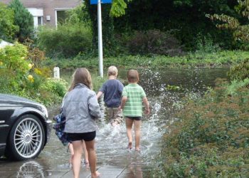 Wateroverlast in Holten, stuur je foto's brandweer 