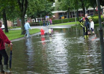 Wateroverlast in Holten, stuur je foto's brandweer 