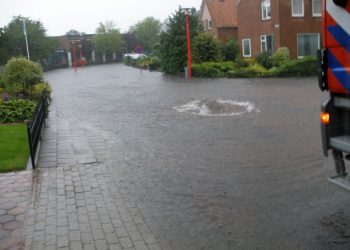Wateroverlast in Holten, stuur je foto's brandweer 