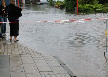 Wateroverlast in Holten, stuur je foto's brandweer 