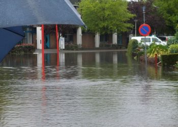 Wateroverlast in Holten, stuur je foto's brandweer 