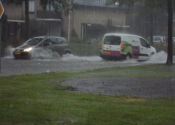 Wateroverlast in Holten, stuur je foto's brandweer 