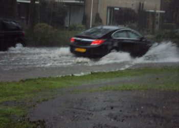 Wateroverlast in Holten, stuur je foto's brandweer 