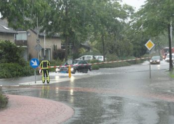 Wateroverlast in Holten, stuur je foto's brandweer 