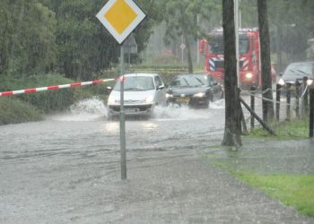 Wateroverlast in Holten, stuur je foto's brandweer 